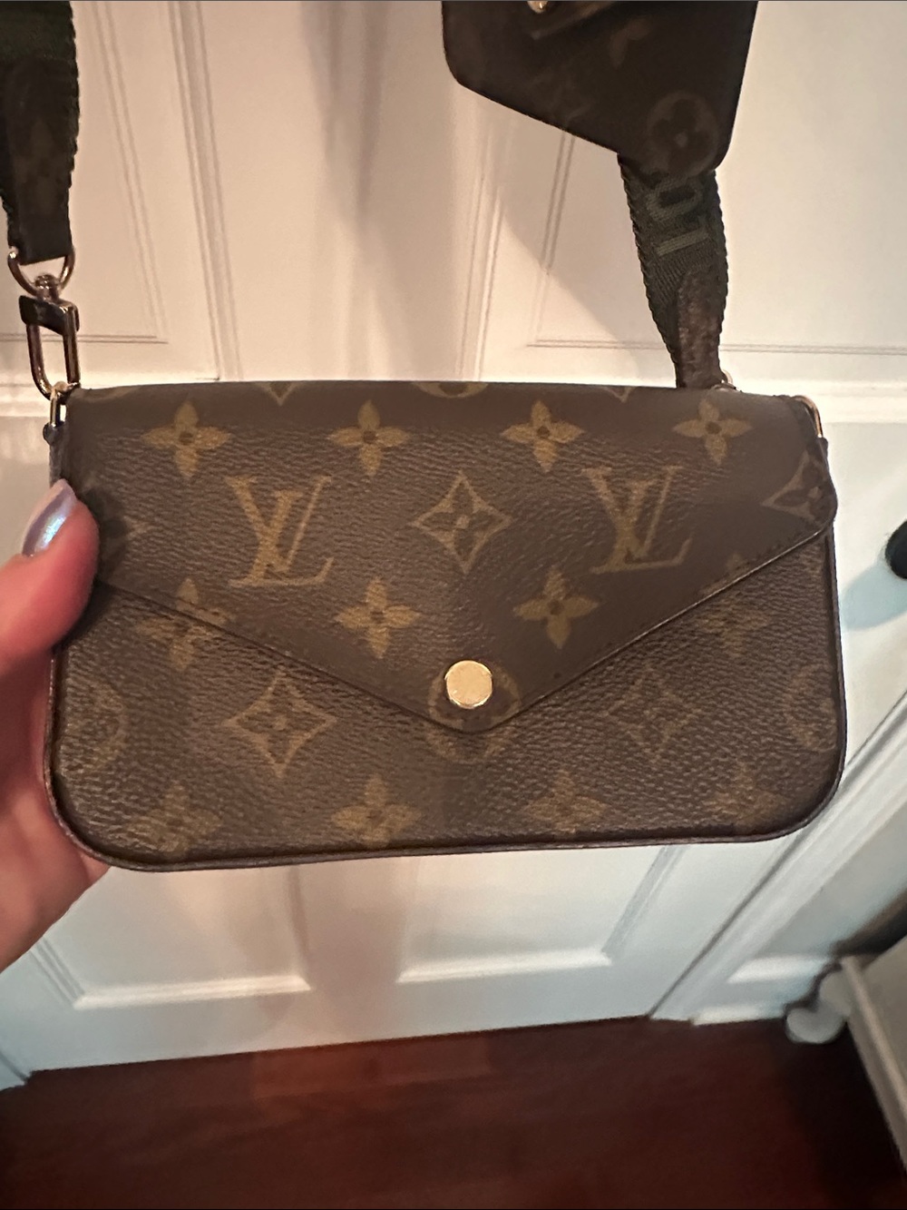 Auth. LV Felice On the Go crossbody w/ green guitar strap,detachable coin pouch - Picture 3 of 16